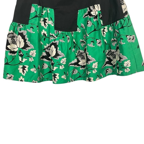 DVF Diane Von Furstenberg
Claire Green Floral Minis Skirt
Size 10 - Picture 5 of 16